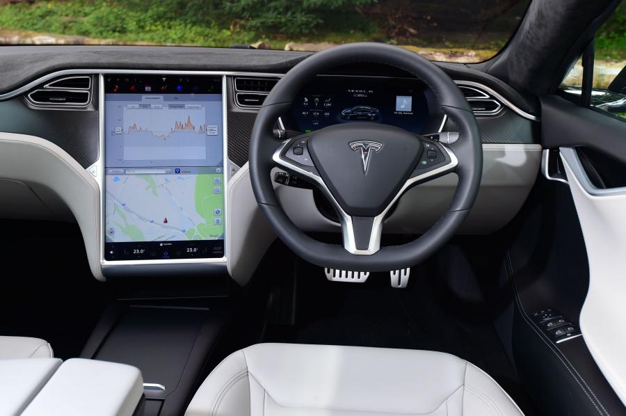 Торпедо Tesla Model S P90D 2016 года  (UK) (фото 14 из 14)